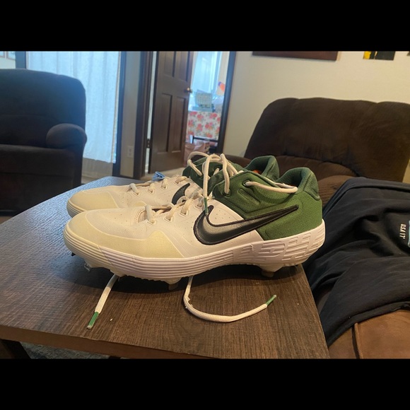 NIKE MENS BRAND NEW HURACHE BASEBALL CLEATS SIZE13 - Picture 2 of 2